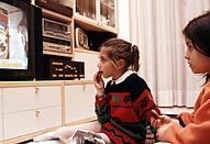 La tv continua ad essere il passatempo preferito dei bambini. Lo evidenzia un'indagine sul rapporto tra bambini, mass media e pubblicita' curata da GfK Eurisko e Terre des Hommes, svolta su un campione di 1.400 soggetti tra mamme e bambini.