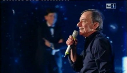 Sanremo '11, alla fine la spunta Roberto Vecchioni con ''Chiamami ancora amore''