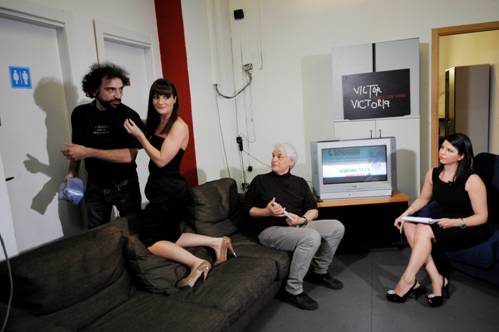 Visualizza: Victor Victoria stasera in onda dai camerini per colpa dello studio allagato su Digital-News.it Immagine di Victor Victoria stasera in onda dai camerini per colpa dello studio allagato