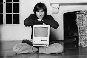 40 Anni di Macintosh: Dal Cubo al Futuro della Realtà Virtuale e Intelligenza Artificiale