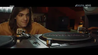 hanno ucciso l uomo ragno storia 883 su tv8 in chiaro 