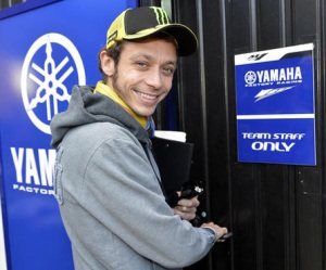 I primi test di Valentino Rossi sulla nuova Yamaha in esclusiva su SportMediaset.it