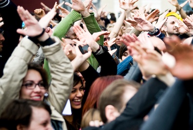 Immagine di X Factor, dai casting di Milano l'entusiasmo dei ragazzi è un inno alla vita - Scopri su Sky Italia
