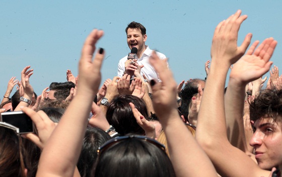 Immagine di X Factor, già oltre 20 mila candidati e in 5 mila accorrono ai casting di Bari - Scopri su Sky Italia