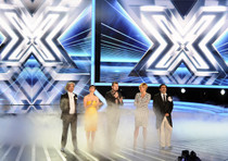 X Factor va all'asta, dalle cuffie di Morgan al completo di Elio