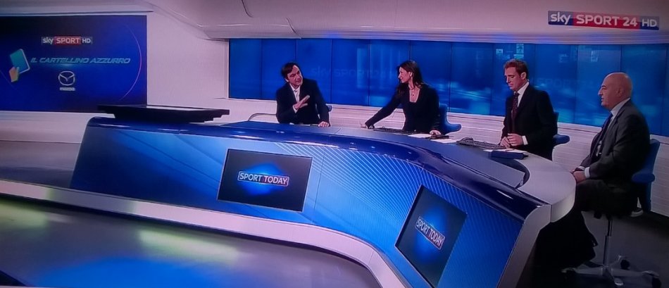 Immagine di Sky e Mazda premiano Malvezzi (Fiorenzuola) 'Cartellino Azzurro' del fair play 2015 - Scopri su Sky Italia
