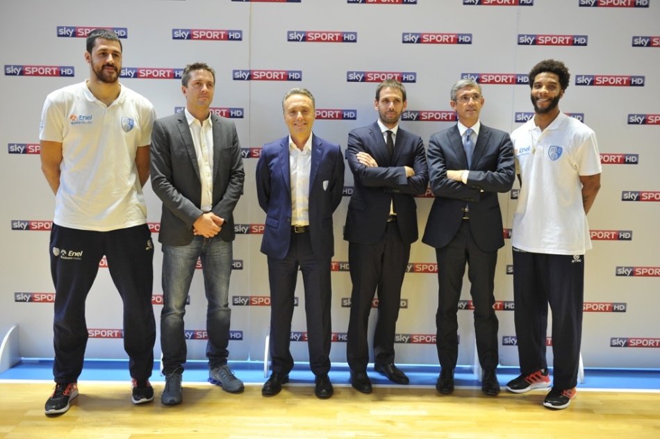 #SkyBasket a Brindisi, illustra l'offerta con le mille ore di Basket sui canali Sky