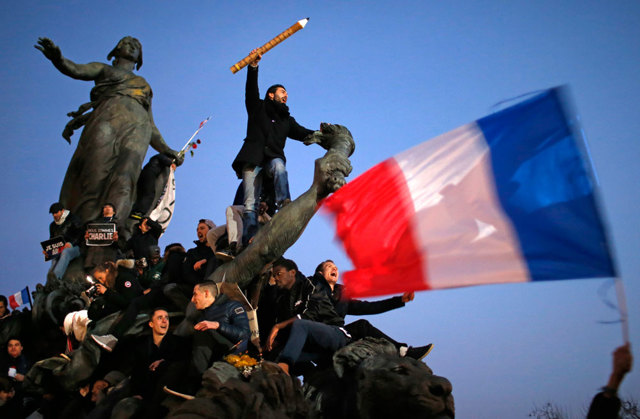 A un anno dalla strage di Charlie Hebdo, su Focus il primo attacco che ha sconvolto Parigi 