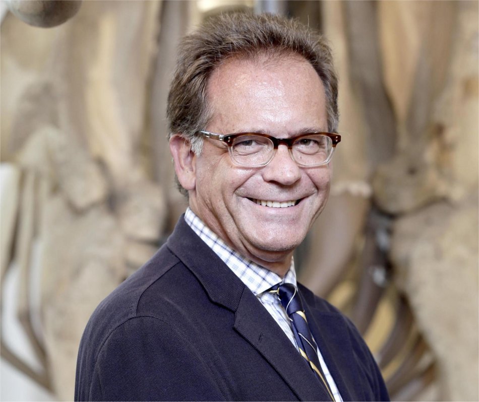 Alessandro Cecchi Paone: "Debutto alla conduzione del Tg4 per spiegare la realtà"