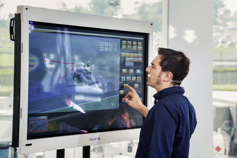 Sky racconta la MotoGP ancora più da vicino con lo studio mobile e Sky Sport Tech