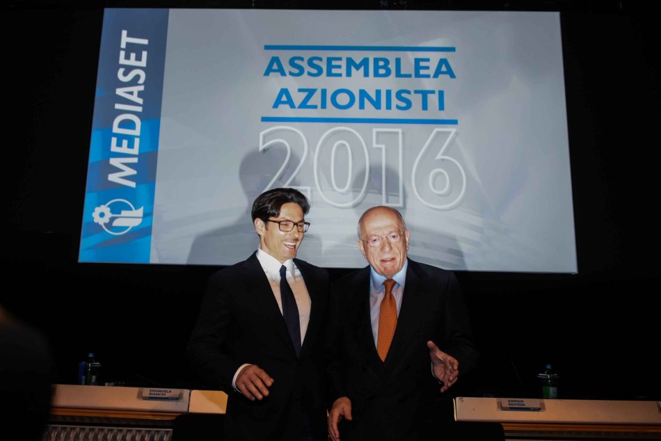  Foto Piero Cruciatti / LaPresse 27-04-2016 Milano, Italia Economia Assemblea degli azionisti Mediaset a Cologno Monzese Nella foto: Pier Silvio Berlusconi, Fedele Confalonieri 27-04-2016 Milano, Italy Economia Mediaset shareholders’ assembly in Cologno Monzese In the Photo: Pier Silvio Berlusconi, 