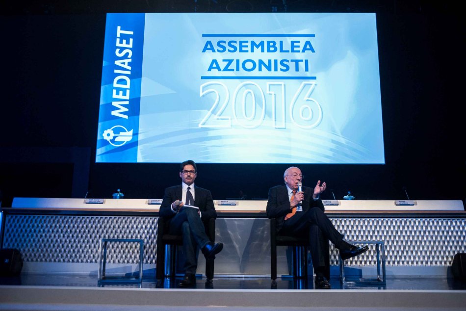 Foto Piero Cruciatti / LaPresse 27-04-2016 Milano, Italia Economia Assemblea degli azionisti Mediaset a Cologno Monzese Nella foto: Pier Silvio Berlusconi, Fedele Confalonieri 27-04-2016 Milano, Italy Economia Mediaset shareholders’ assembly in Cologno Monzese In the Photo: Pier Silvio Berlusconi, Fedele Confalonieri