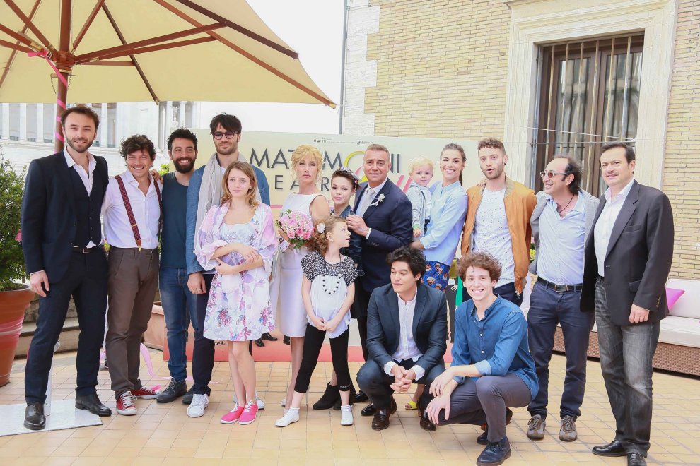 Immagine di Nancy Brilli e Massimo Ghini nel telecocomero Matrimoni e altre follie su Canale 5 - Scopri su Televisione