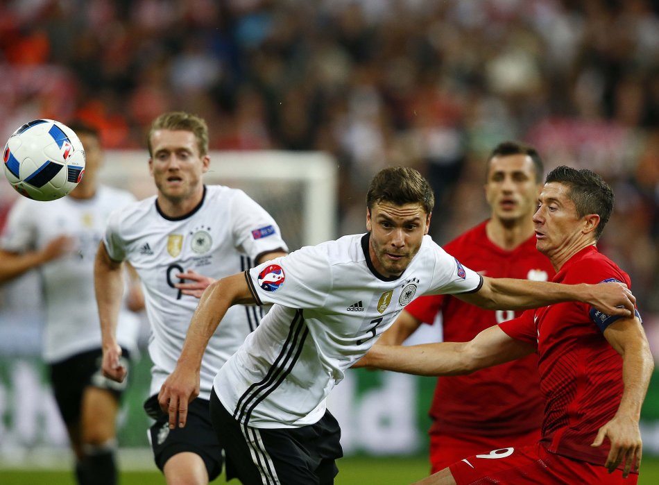 2 milioni e 120 mila spettatori medi su Sky per le partite di ieri a #SkyEuro2016. 