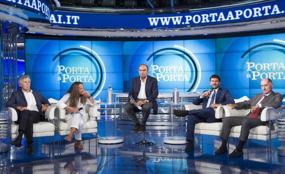Immagine di Porta a Porta parte con  sisma, poi Renzi in studio. Vespa rinuncia a puntata del giovedì - Scopri su Televisione