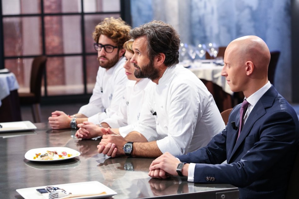 Nel martedì di Sky Uno si accendono i fornelli di Hell's Kitchen Italia con Carlo Cracco