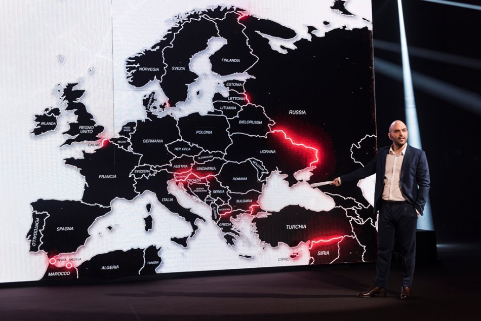 Saviano su NOVE racconta il 2016 attraverso le fotografie più significative dell’anno 