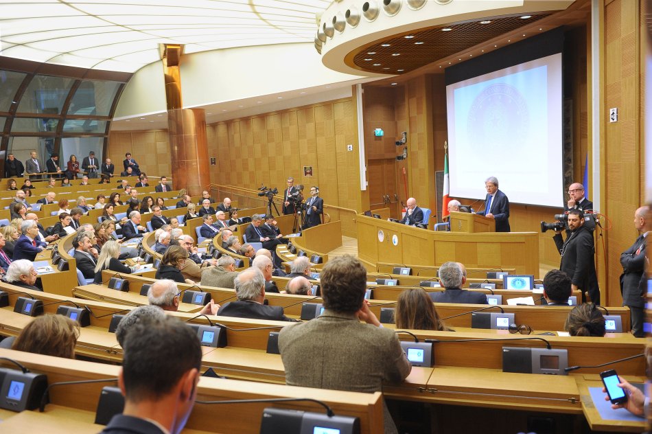 Governo vigile su Mediaset, ma non c'è «golden power». Telecom torna ipotesi Orange