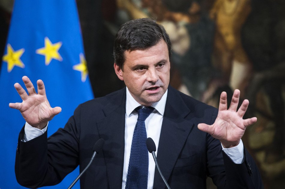 Calenda: «No scorrerie, Vivendi dia spiegazioni» Berlusconi: «Rispettino patti e leggi»