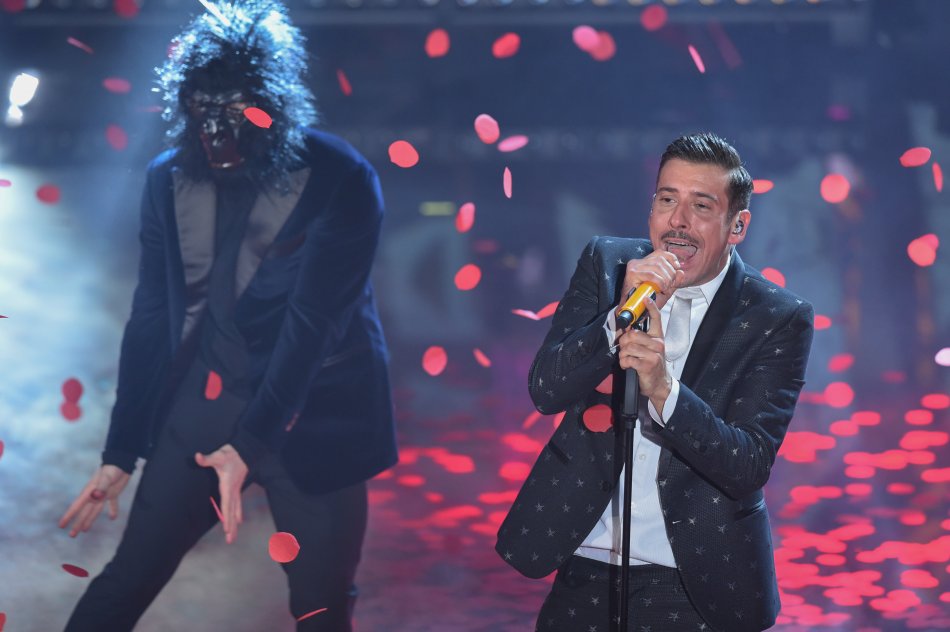  Francesco Gabbani vince il Festival di Sanremo 2017 con «Occidentalìs Karma»
