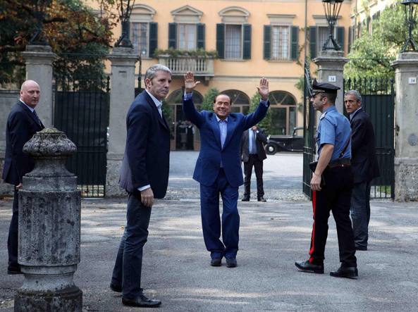 Occhi di Mediaset sui conti di Bollorè, intanto vertice da Berlusconi ad Arcore 