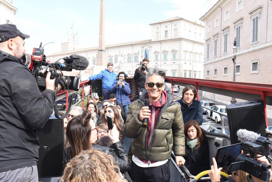 Edicola Fiore, ogni mattina in diretta su Sky torna la rassegna stampa di Fiorello