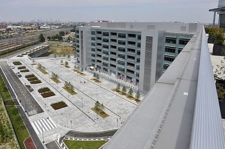 Milano Rogoredo, inaugurata nuova piazza davanti edifici Sky Italia