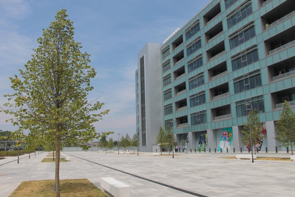 Milano Rogoredo, inaugurata nuova piazza davanti edifici Sky Italia