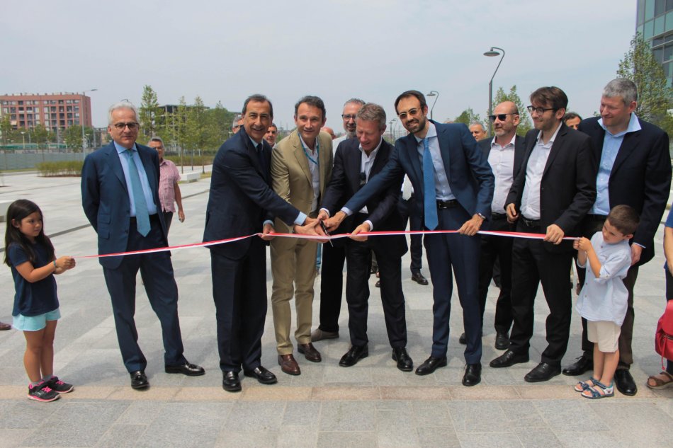 Milano Rogoredo, inaugurata nuova piazza davanti edifici Sky Italia