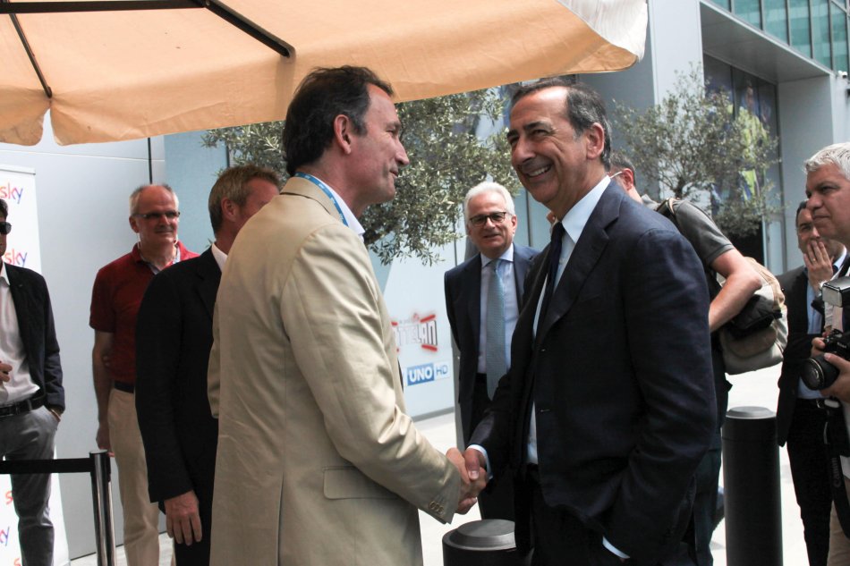 Milano Rogoredo, inaugurata nuova piazza davanti edifici Sky Italia