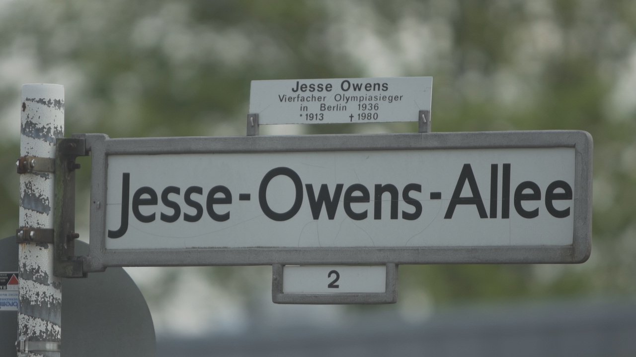 Federico Buffa torna su Sky Sport raccontando la storia di Jesse Owens. 