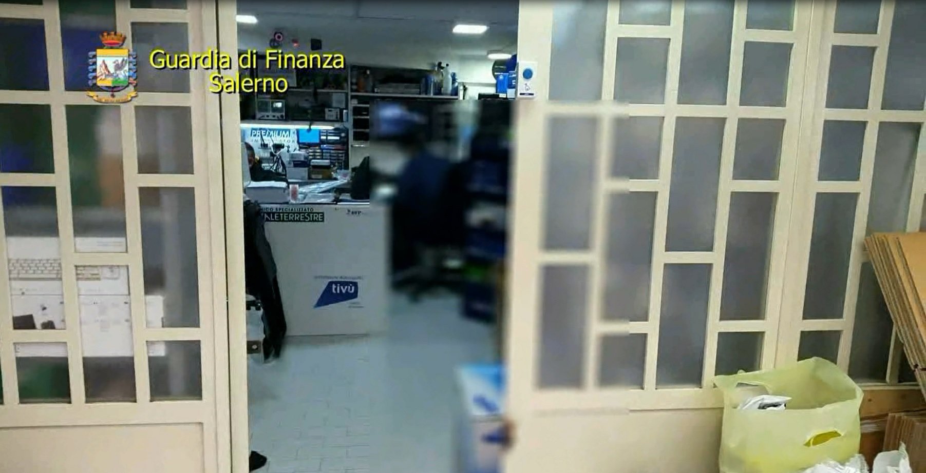  Salerno, sequestata centrale clandestina pay-tv, rete parallela con mille utenti