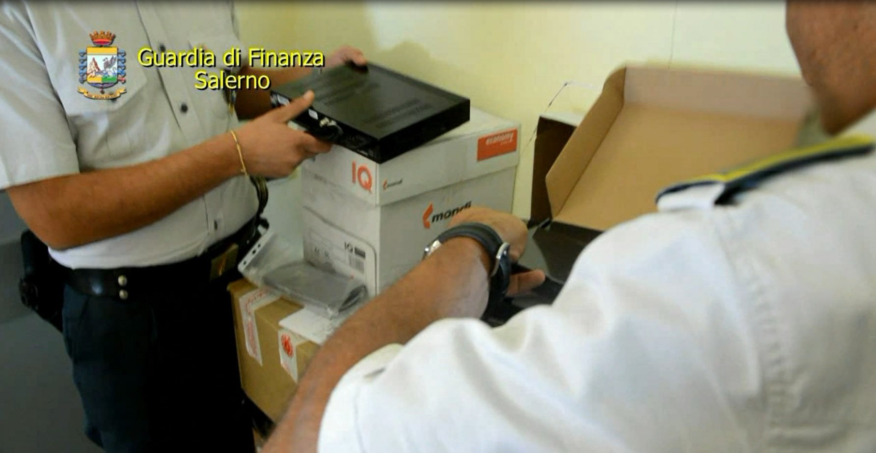  Salerno, sequestata centrale clandestina pay-tv, rete parallela con mille utenti