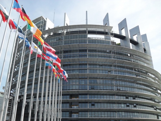 Europarlamento affossa accesso contenuti online da estero, ok solo ai tg.