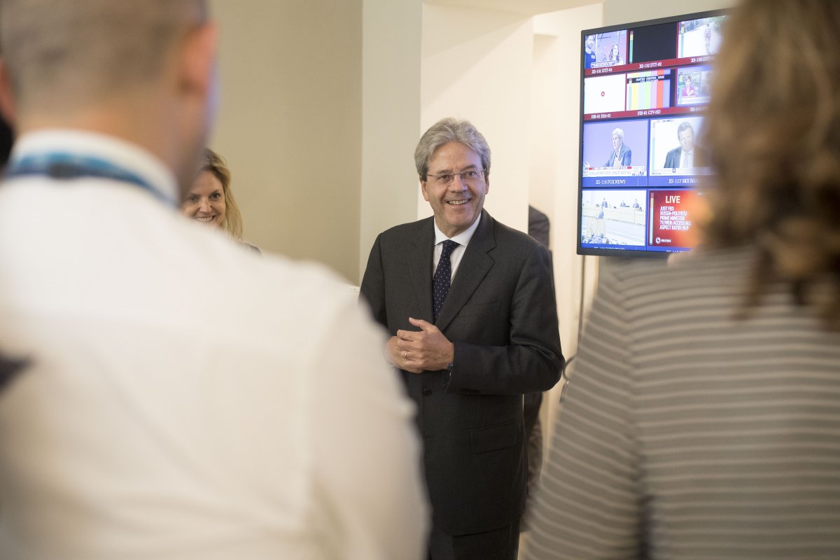Il premier Gentiloni visita i nuovi studi Sky a Roma. Punto con Zappia sui temi caldi