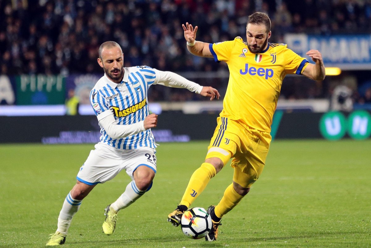 Diritti Tv Serie A 2018 - 2021, calcio anche nei cinema. Embargo highlights in chiaro