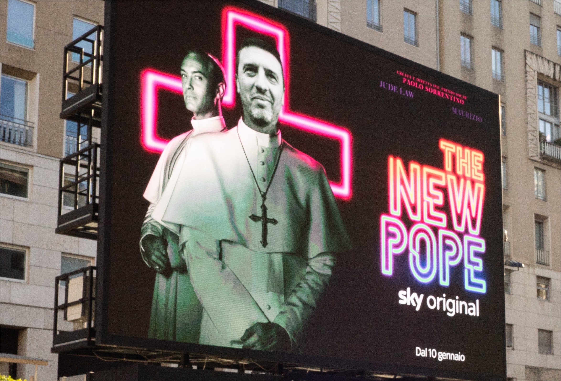 Immagine nel testo correlata a: The New Pope, a Milano la speciale activation in Piazza San Babila