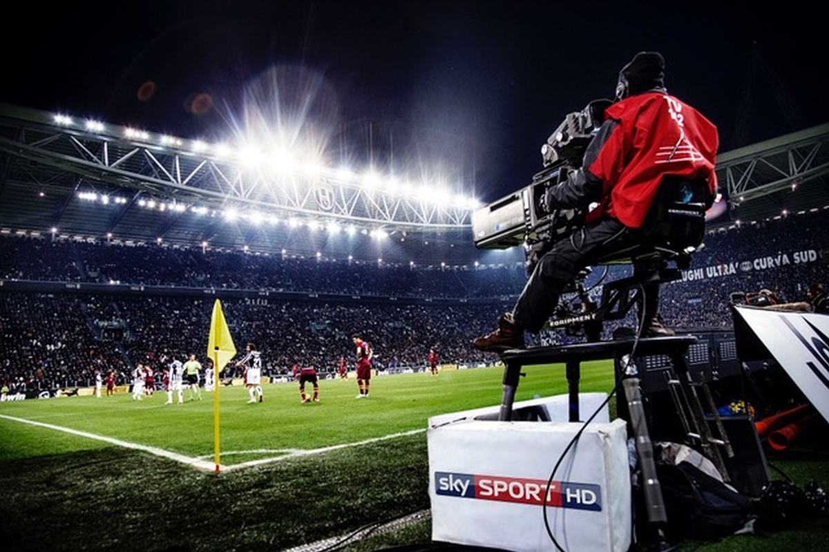 Immagine di Sky azzera ai clienti costo pacchetto Calcio per 3 mesi (1 Luglio - 30 Settembre) - Scopri su Sky Italia
