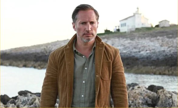 Domenica 1 Agosto 2021 Sky e Premium Cinema, Intrigo: Morte di uno scrittore 