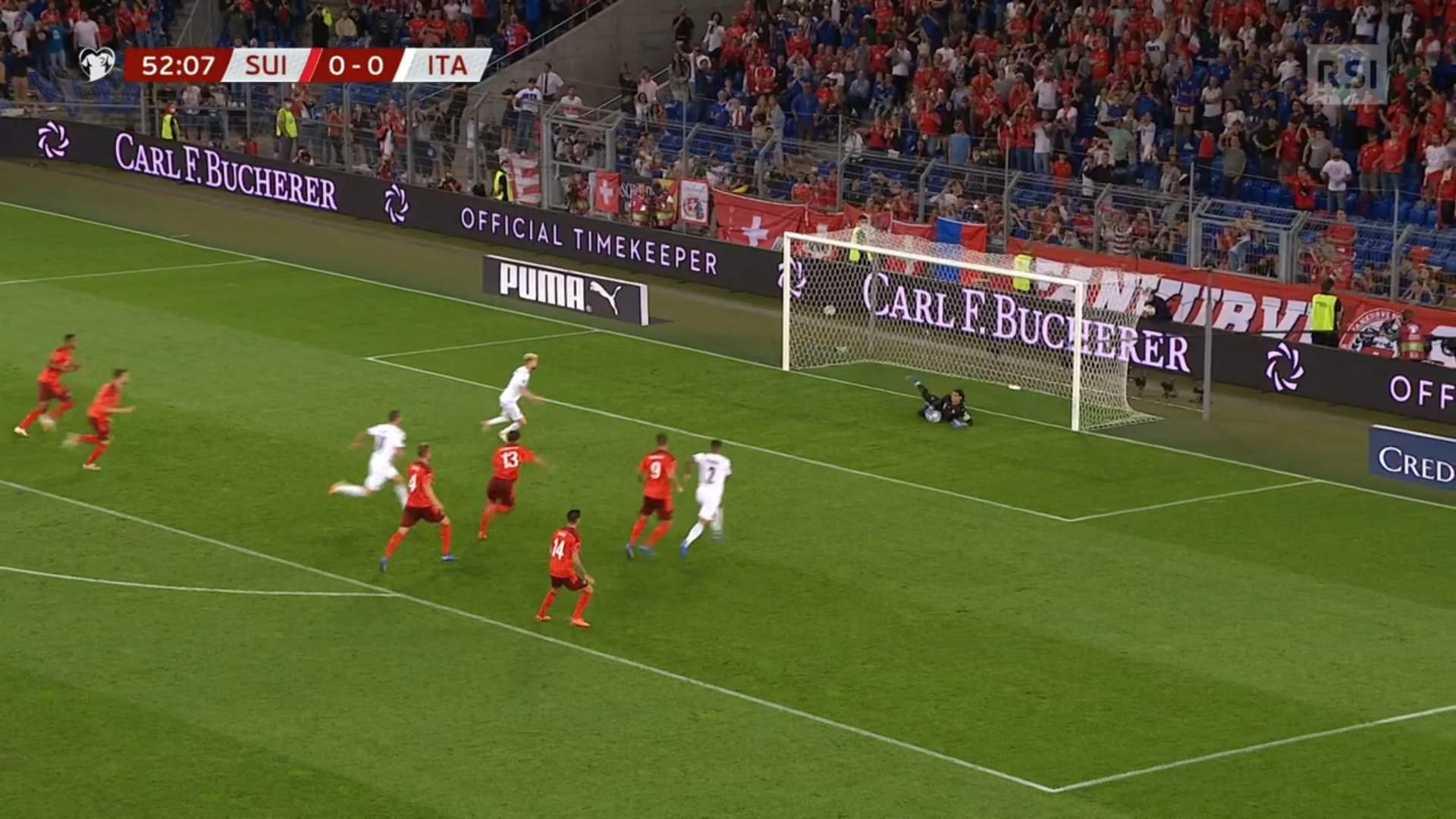 Immagine di Svizzera-Italia: la pubblicità virtuale in tv fa il suo esordio in un gara European Qualifiers - Scopri su Economia