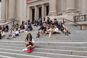 Gossip Girl, su Sky e NOW la nuova serie dell'iconico teen drama