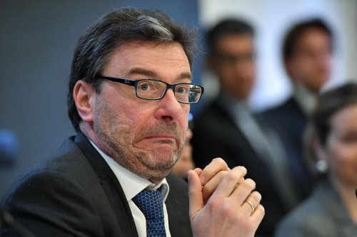 Ministro Giorgetti convoca vertici DAZN per martedì prossimo