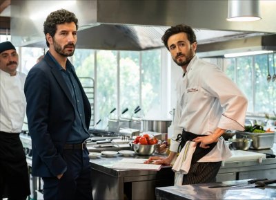 Immagine di Lunedi 27 Dicembre 2021 Sky e Premium Cinema, A Casa Tutti Bene - Ep. 3 e 4 - Scopri su Sky Cinema