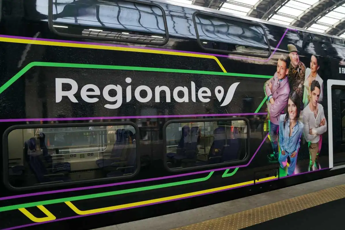Trenitalia Regionale e X Factor 2025: un treno speciale e tanta musica in viaggio verso la finale di Napoli