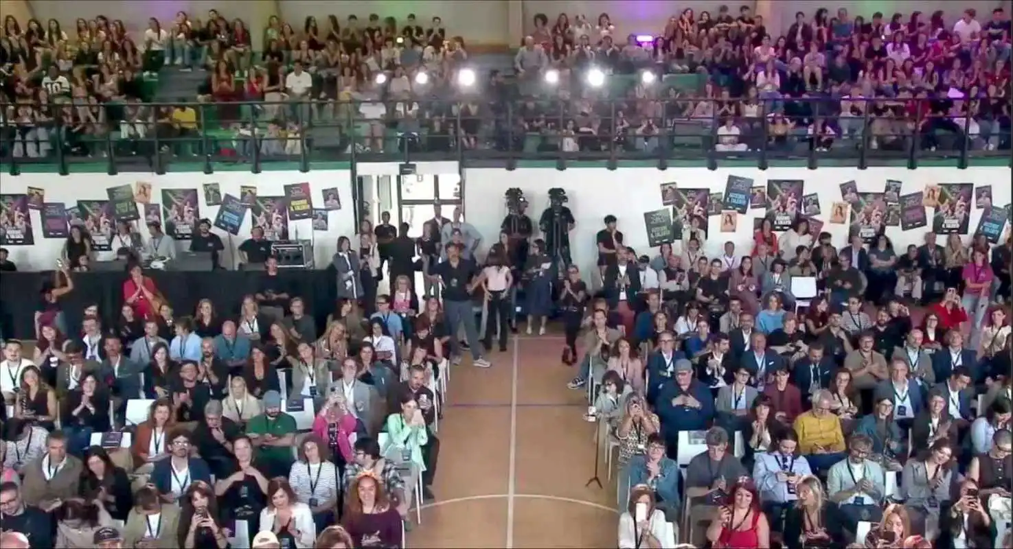 Presentato X Factor 2025 su Sky e NOW: autenticità, emozioni, confermata finale a Napoli