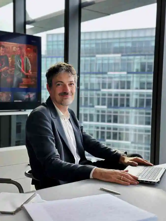 Nils Hartmann lascia Sky: cambio alla guida di Sky Studios Italia. Emanuele Marchesi al vertice