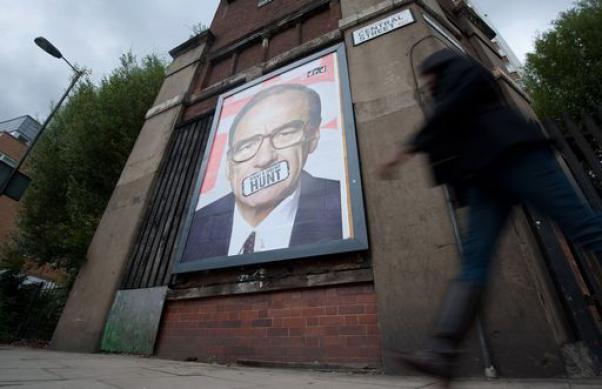 Immagine di Anche su Canale 5 lo speciale in diretta da Londra per il ''Tabloid Gate'' - Scopri su Televisione