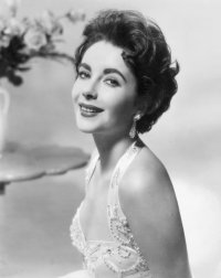 Maratona su IRIS dedicata a Elizabeth Taylor, la più grande stella cinematografica Maratona su IRIS dedicata a Elizabeth Taylor, la più grande stella cinematografica