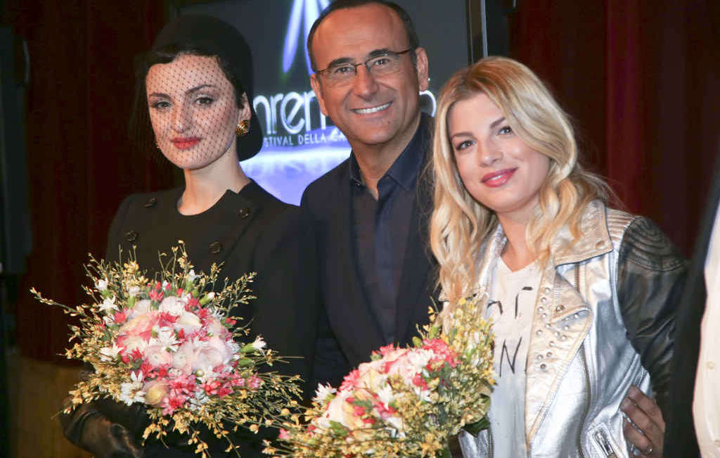 Sanremo 2015, Emma, Arisa e Rocio sul palco insieme a Carlo Conti