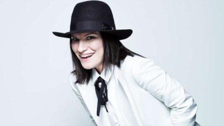 Immagine di Laura Pausini racconta due decenni di carriera su Sky Uno